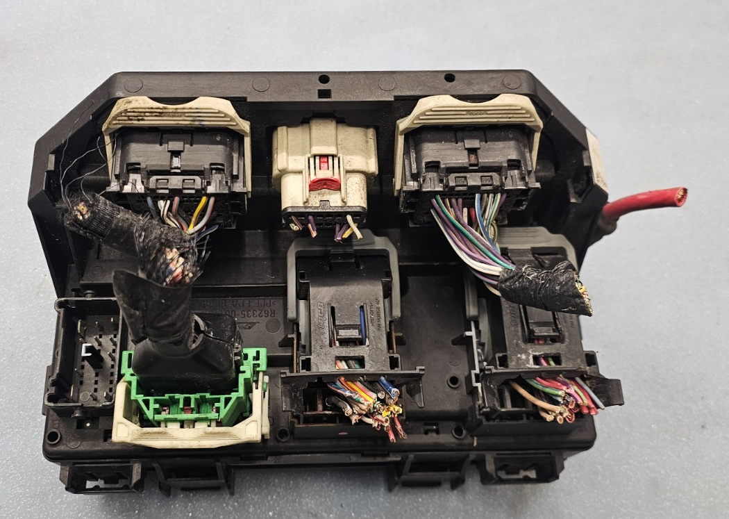 🔥2010 DODGE GRAND CARAVAN TOWN & COUNTRY TIPM FUSE BOX BCM POWER MODULE RELAY