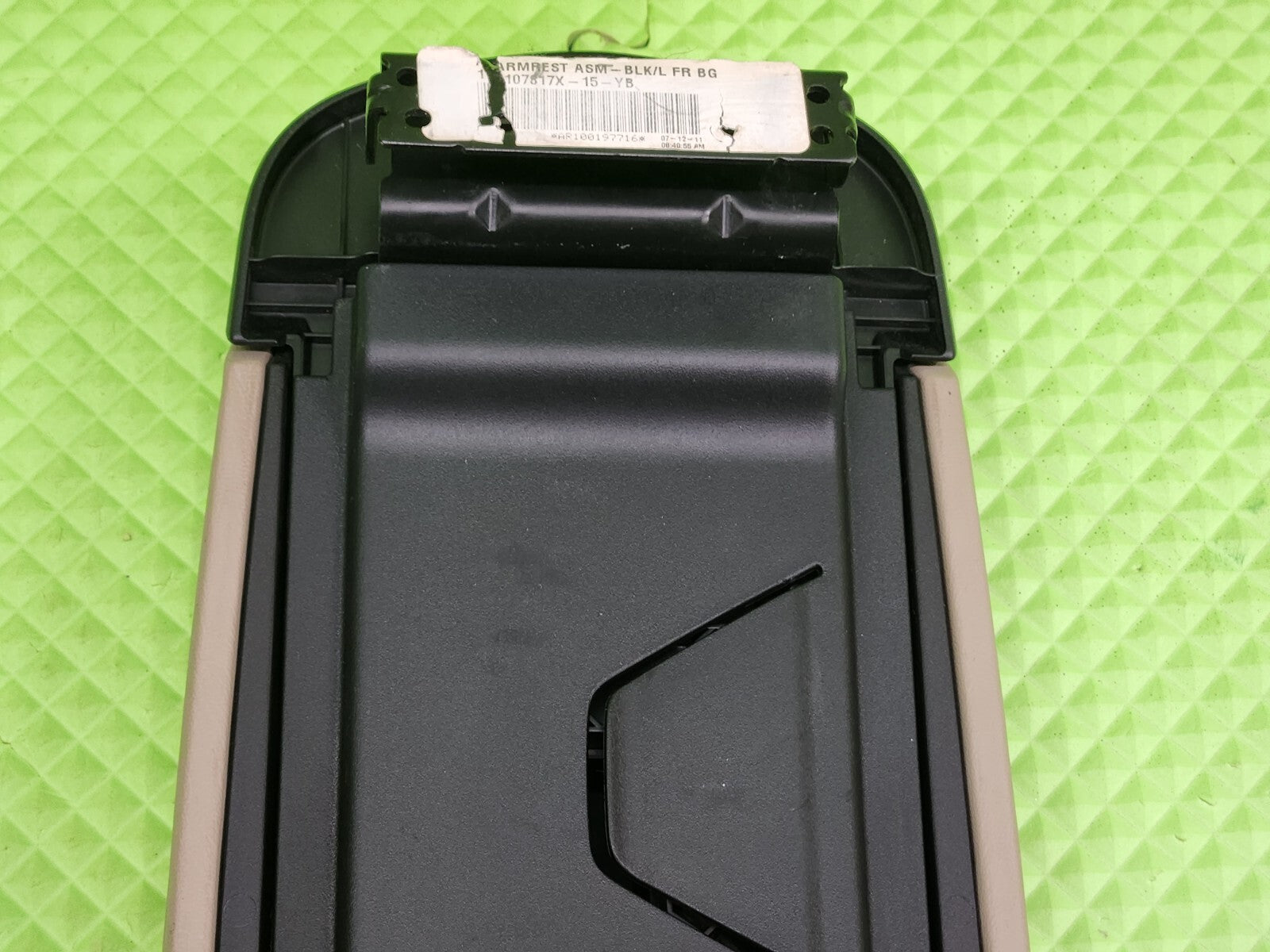 🔥2011-2014 CHRYSLER 200 DODGE AVENGER CENTER CONSOLE LID ARM REST TAN