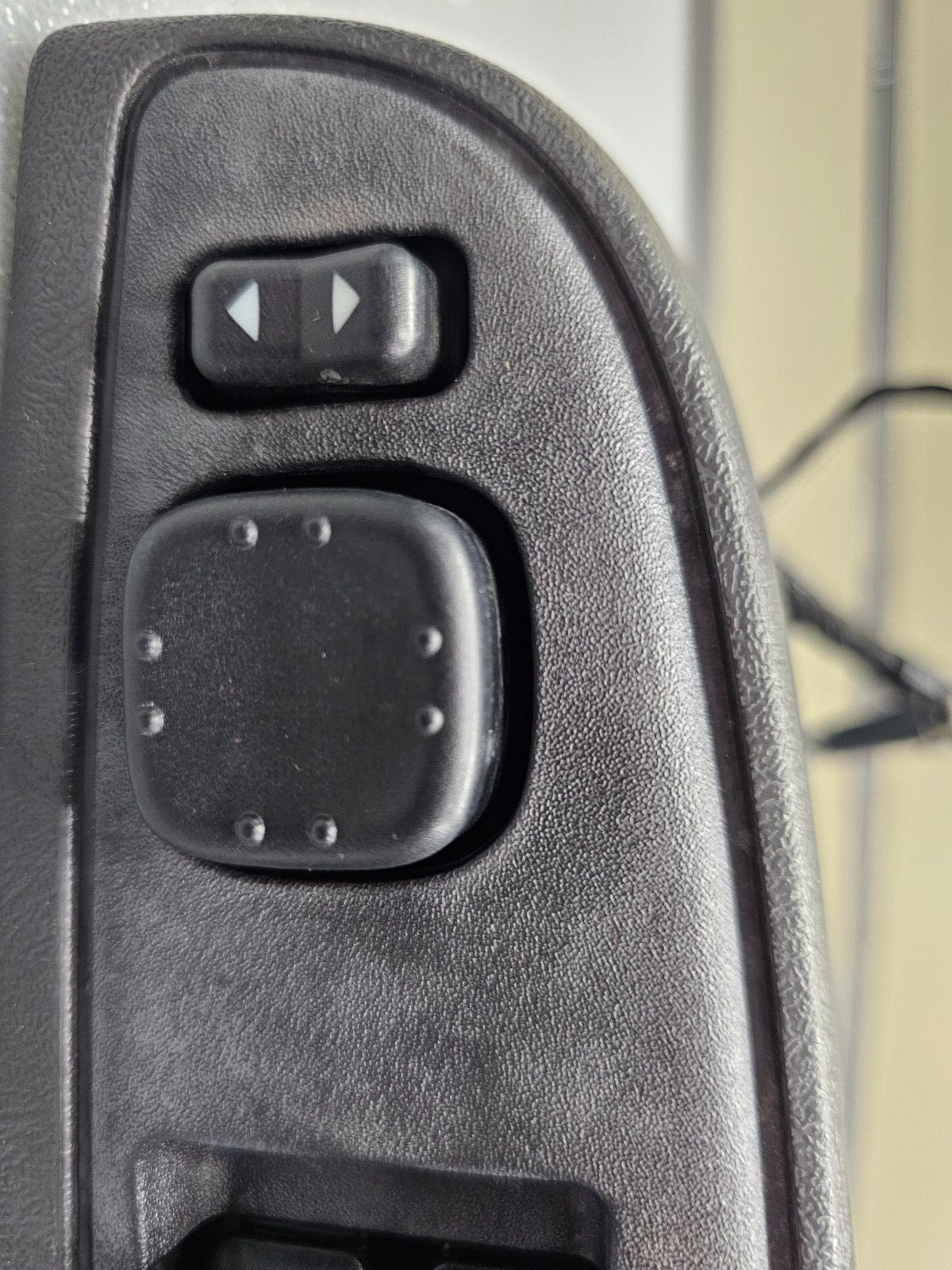 03-06 Silverado Sierra Power Left Driver Master Window Switch Assembly Black WS4