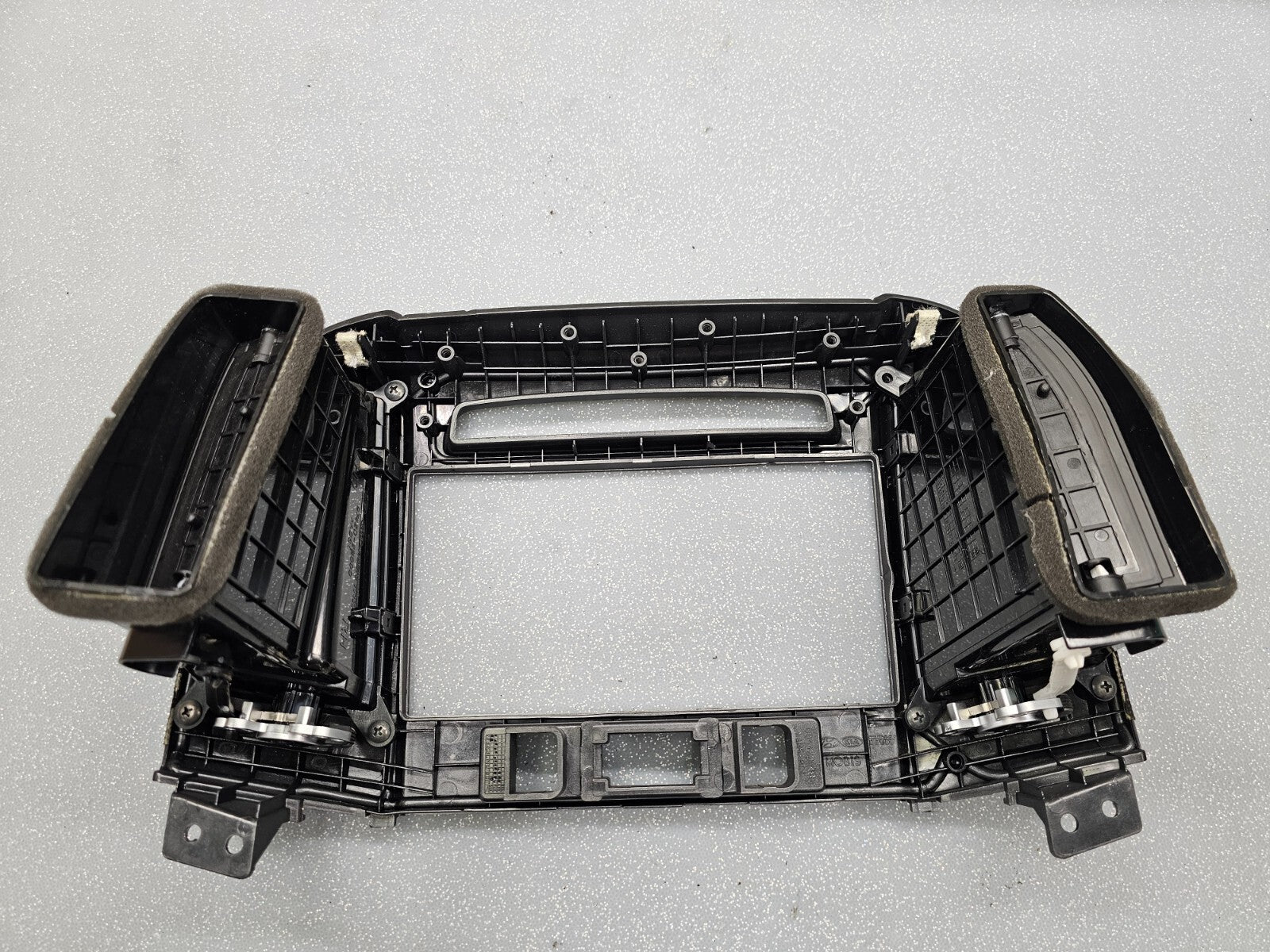 🔥10-12 Hyundai Santa Fe Dash Radio Surround Bezel Climate Trim Panel Black B53