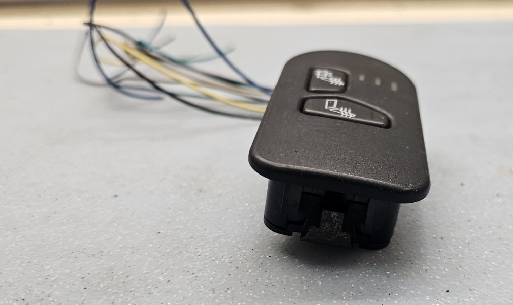 🔥03-06 Silverado Tahoe Yukon Suburban Right Passenger Door Heated Seat Switch