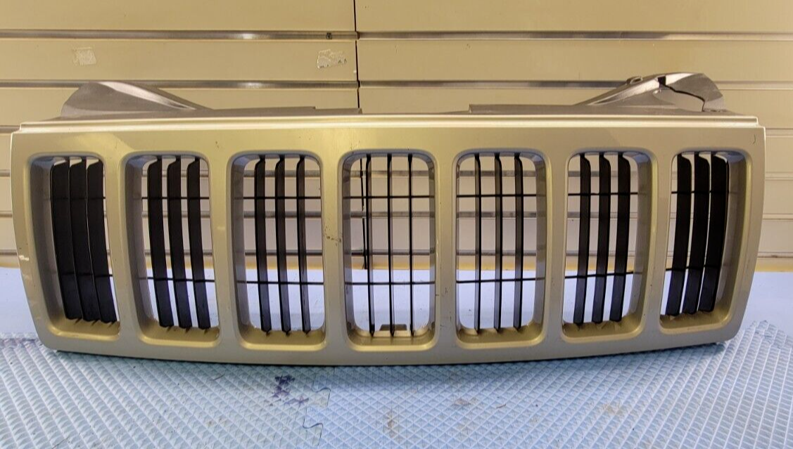 🔥08-10 Jeep Grand Cherokee Front Center Upper Grille Chrome Assembly White OEM