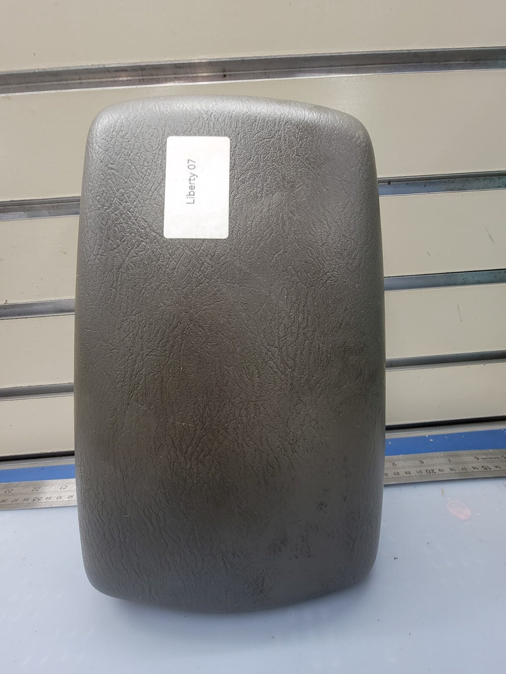 🔥2002-2007 Jeep Liberty Center Console Arm Rest Lid Black OEM