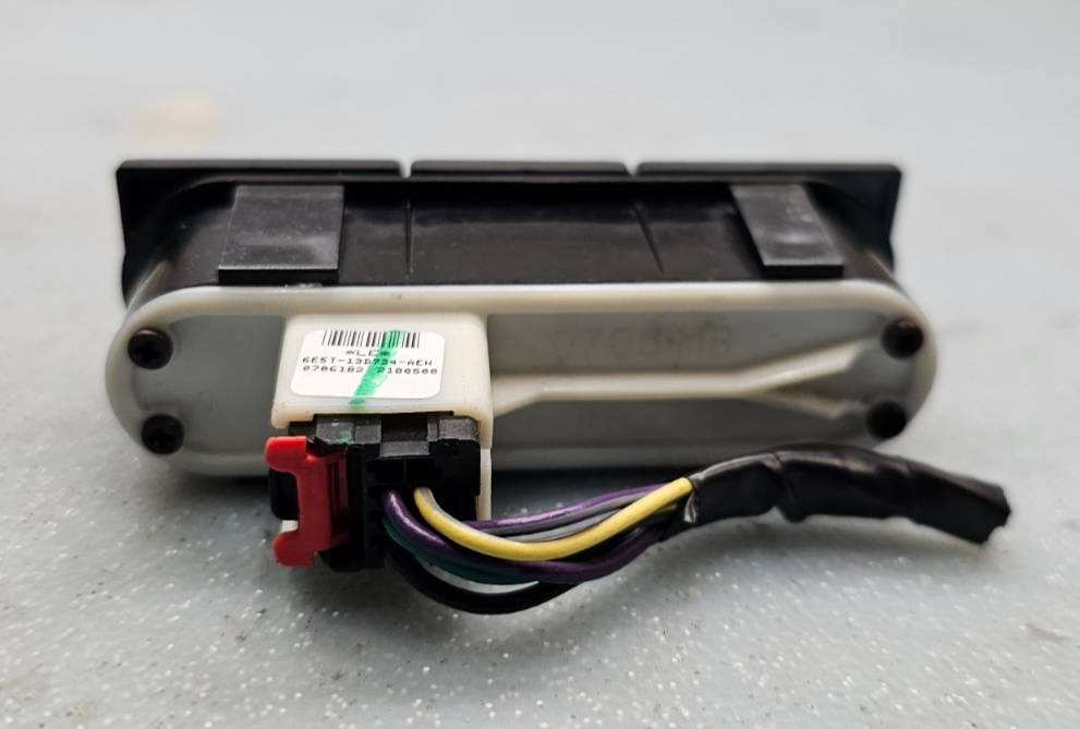 06-09 FUSION MERCURY MILAN CENTER DASH HAZARD BUTTON SWITCH PASS RADIO BEZEL