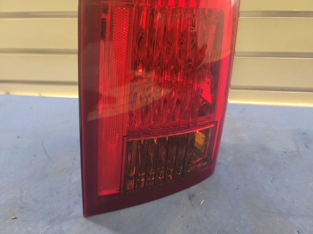 🔥03-07 Cadillac CTS Sedan Taillight Lamp Assembly Right Passenger Side Chrome