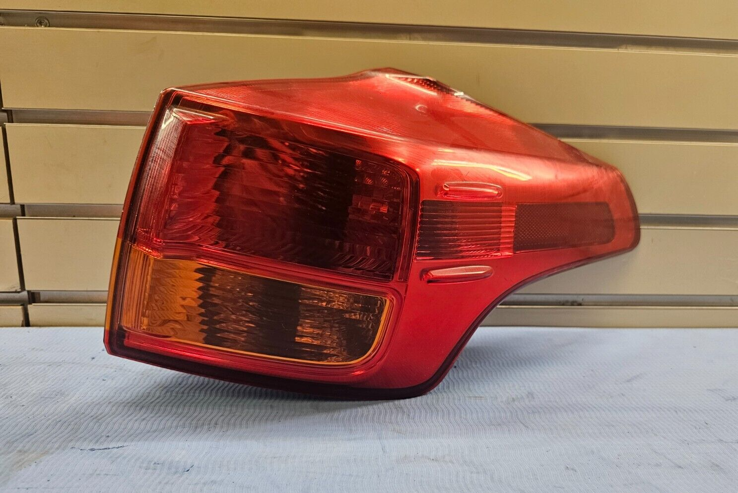 13-16 Toyota RAV4 Rear Outer Right Passenger Tail Brake Stop light Lamp Assembly