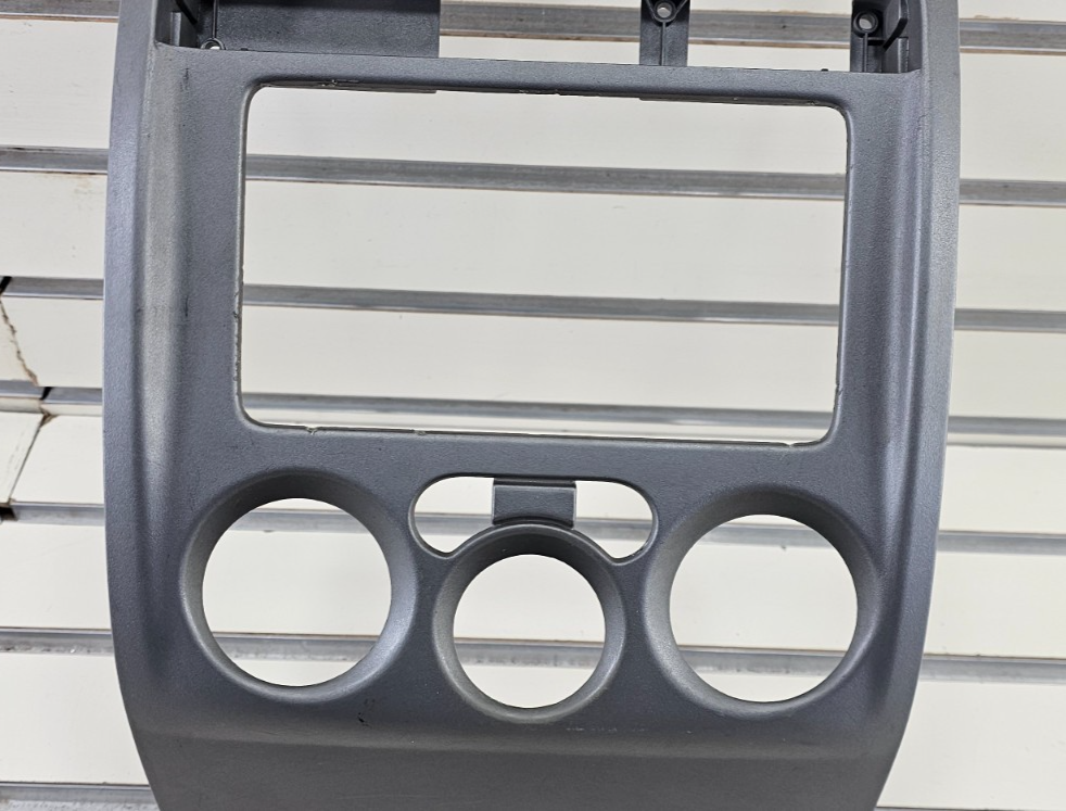 🔥2004-2012 CHEVY COLORADO GMC CANYON CENTER DASH RADIO VENT BEZEL SILVER
