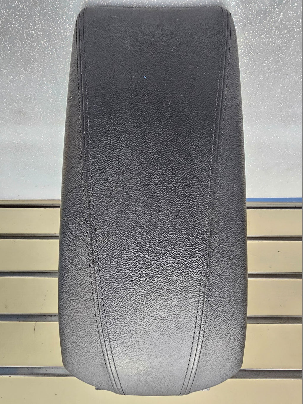 🔥11-14 HYUNDAI SONATA FRONT CENTER CONSOLE ARM REST LID COVER TOP PAD BLACK OEM
