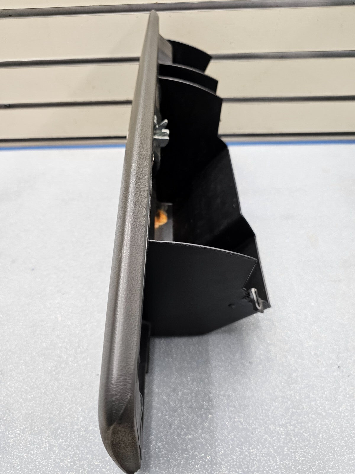 99-06 SILVERADO SIERRA Dash GLOVE BOX Storage Compartment Door Assembly Black G3