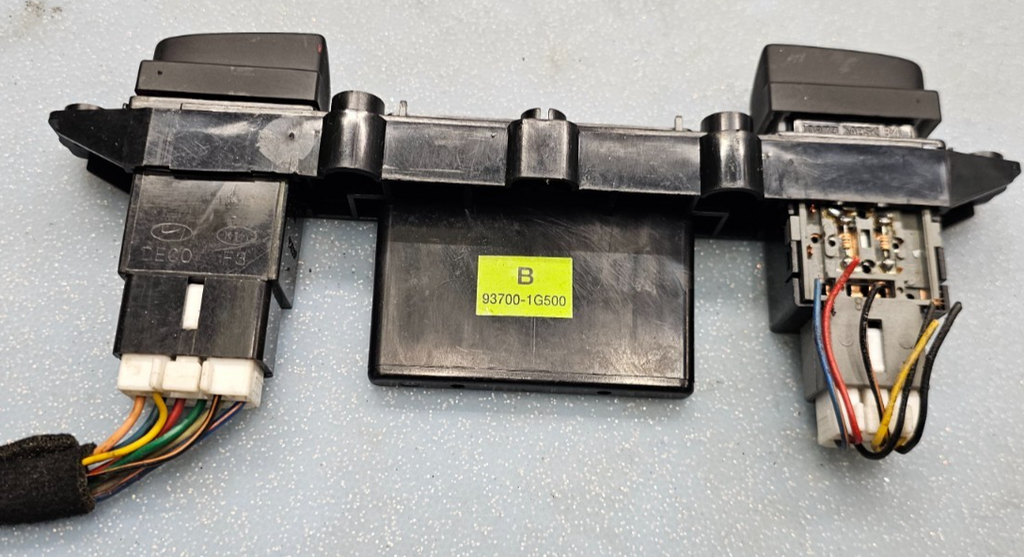 🔥05-10 Kia Sportage Hazard Switch Control Dash Clock Display Time Black OEM