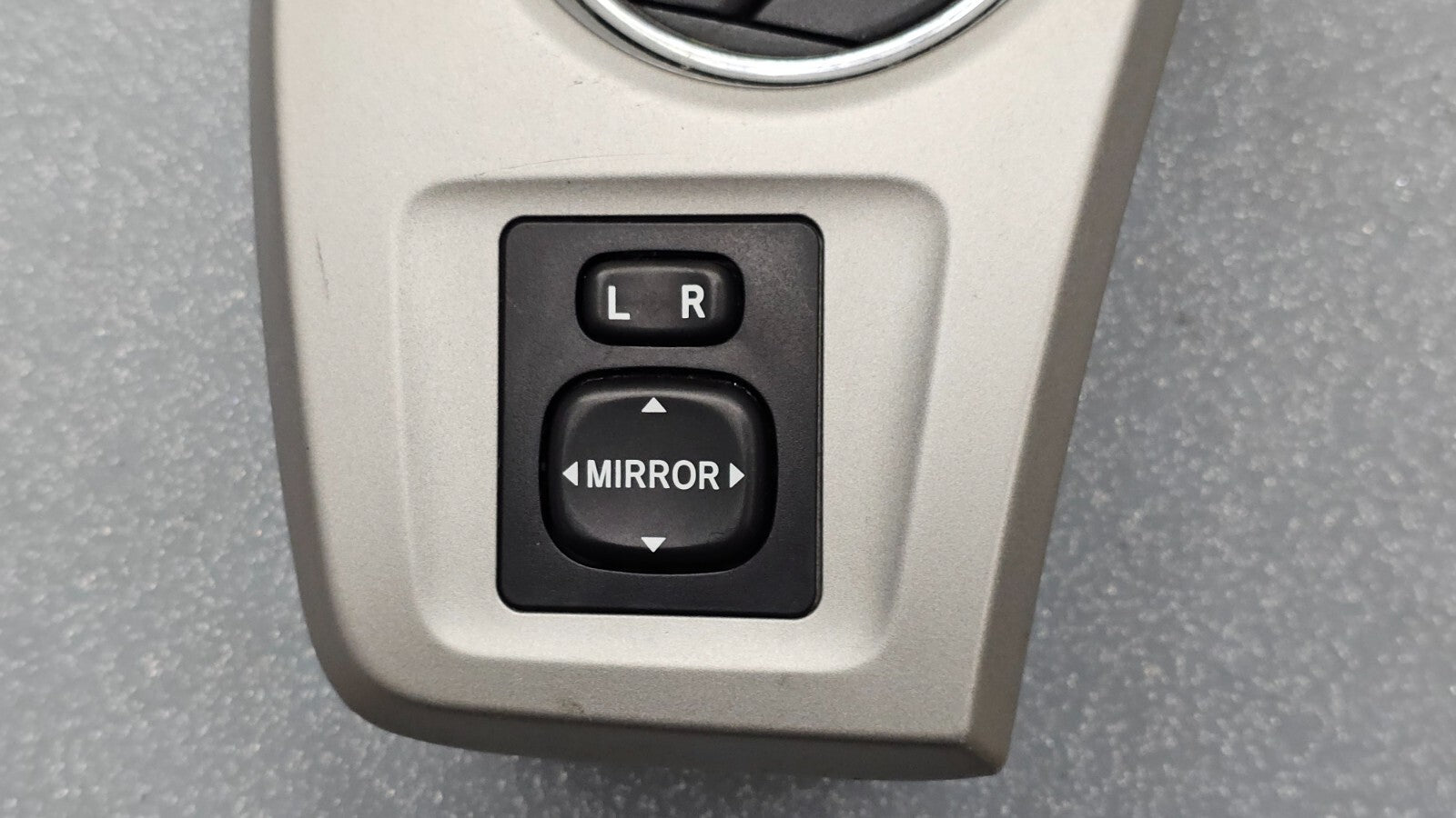 🔥09-14 MATRIX VIBE AIR VENT HEATER LEFT DRIVER MIRROR SWITCH ASSEMBLY SILVER