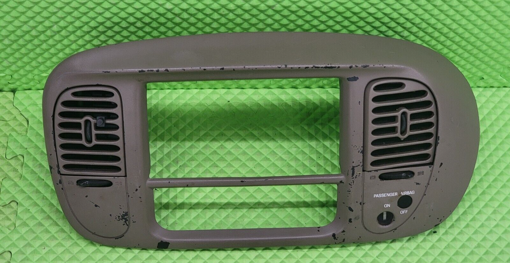 97-03 Ford F150 Center Dash Radio Climate BEZEL TRIM Panel🔴AIRBG Line Lt Tan B1