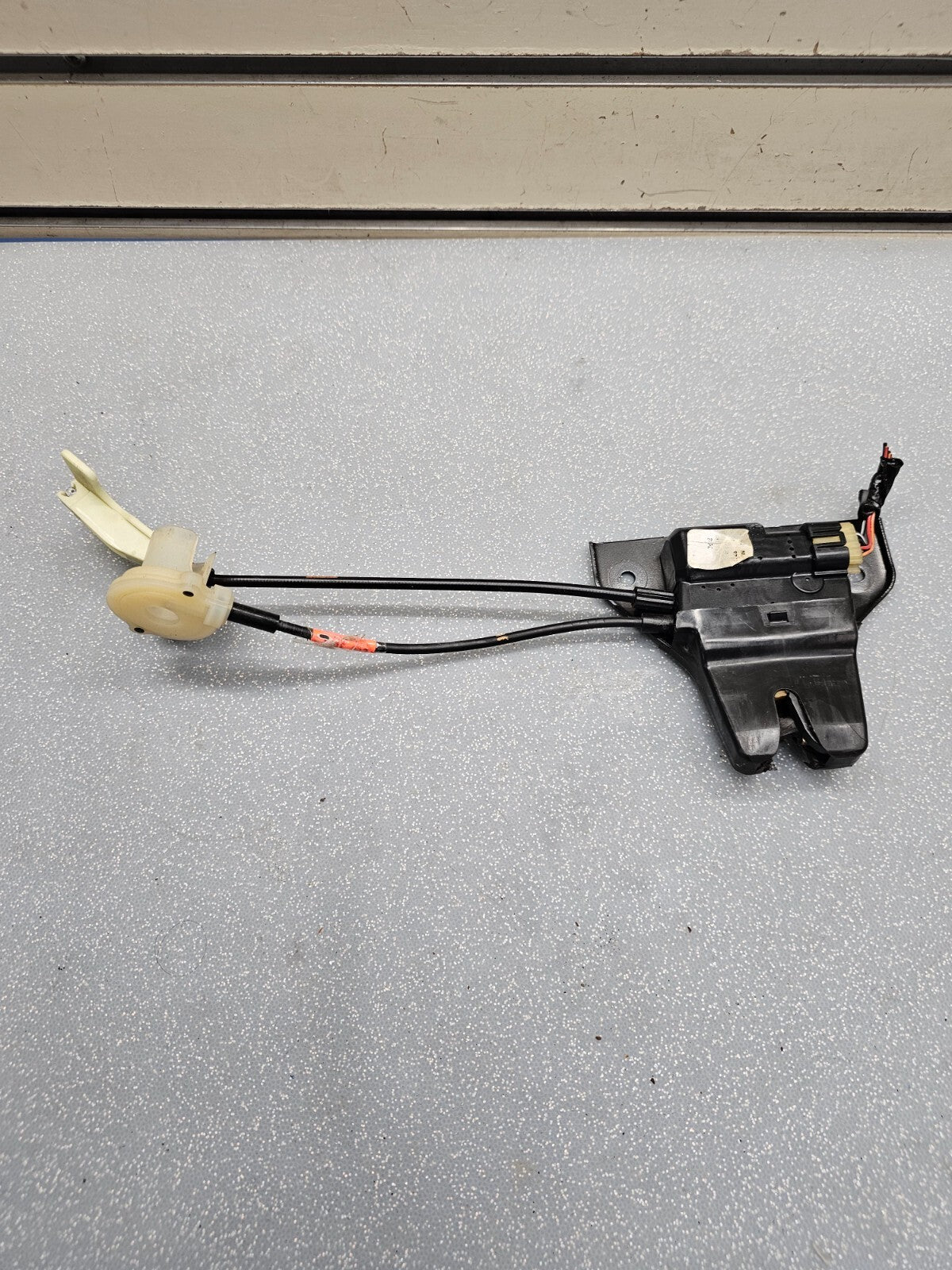 2000-2005 Cadillac Deville Rear Trunk Latch Lock Release Actuator Assembly OEM