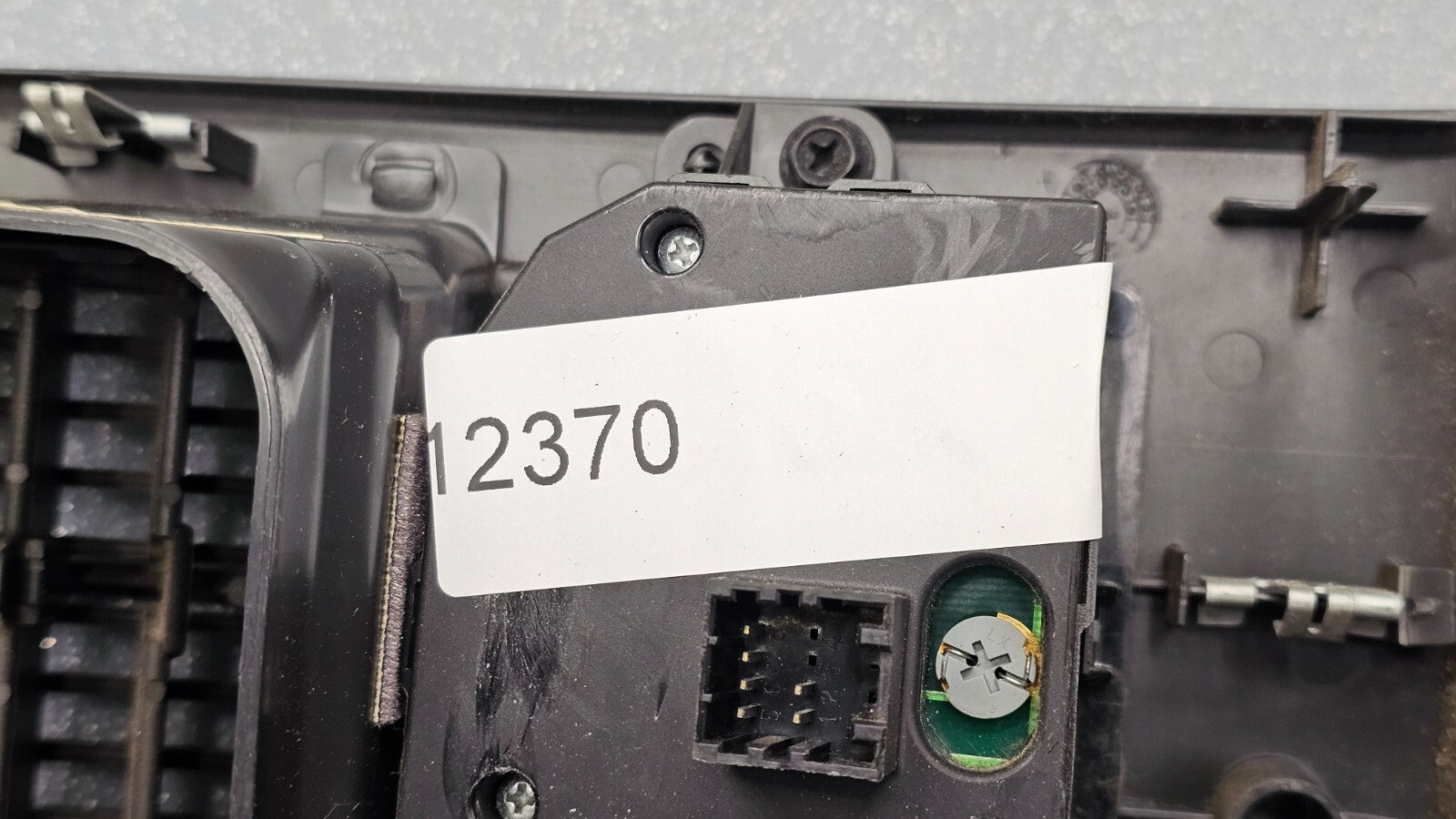 02-05 Dodge RAM Dash Front Left Driver Headlight Switch Bezel Air Vent BLACK VT7