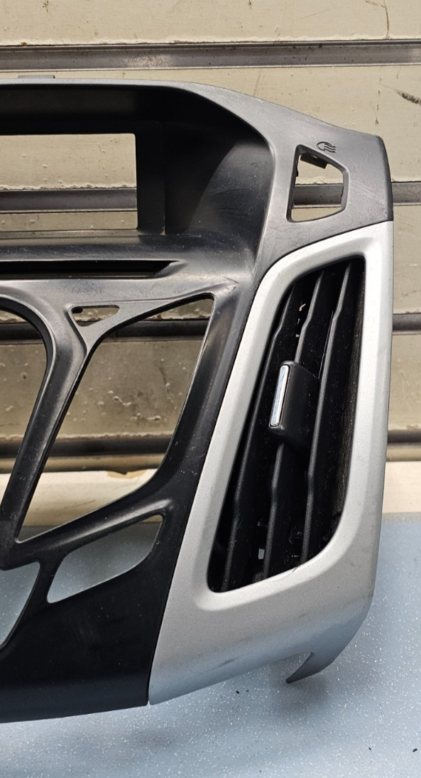🔥12-14 FORD FOCUS CENTER DASH RADIO DISPLAY PANEL SURROUND BEZEL TRIM SILVER