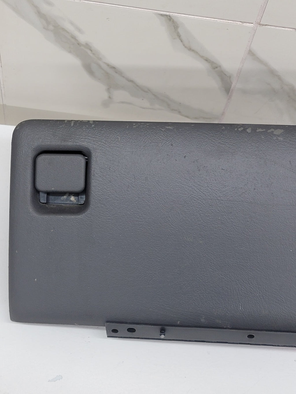 2002-2006 CADILLAC ESCALADE GLOVE BOX DASH STORAGE COMPARTMENT OE DARK GRAY G9