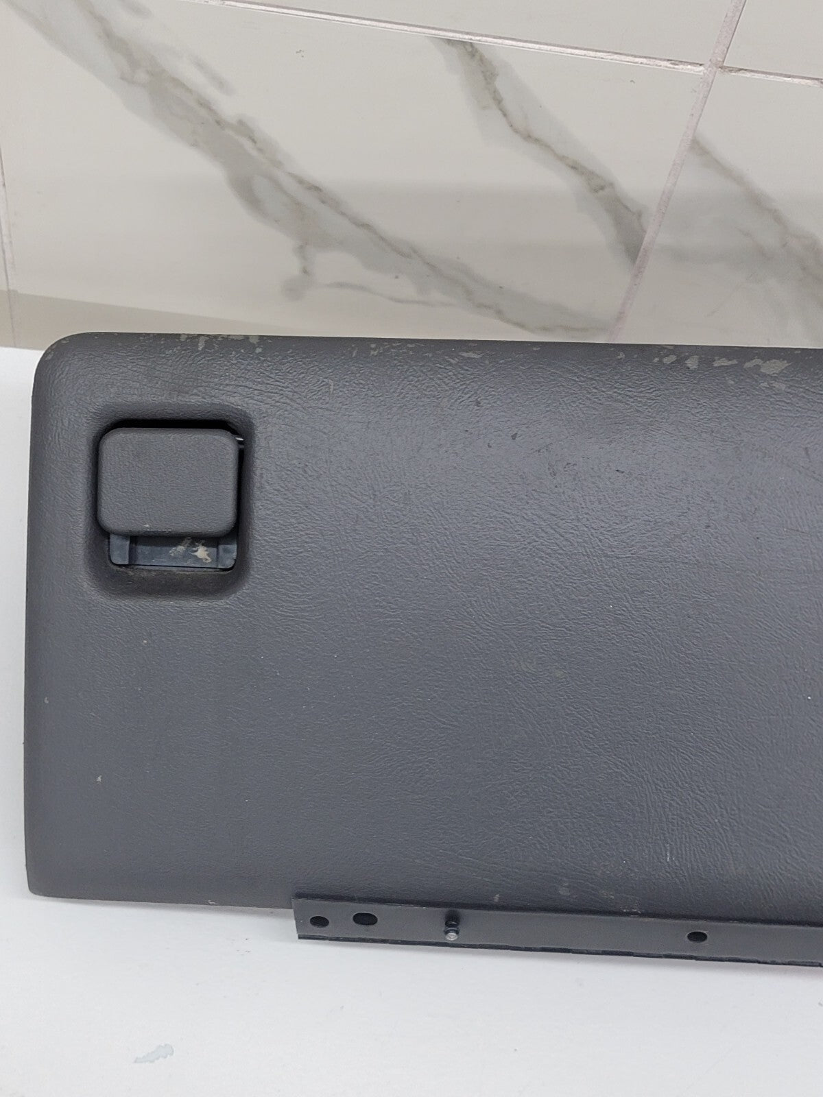 2002-2006 CADILLAC ESCALADE GLOVE BOX DASH STORAGE COMPARTMENT OE DARK GRAY G9