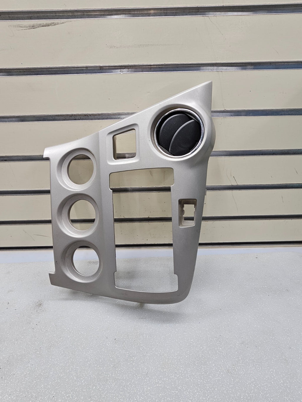 09-12 Toyota Matrix Pontiac Vibe Dash Center Stereo Radio Bezel Trim SILVER B61