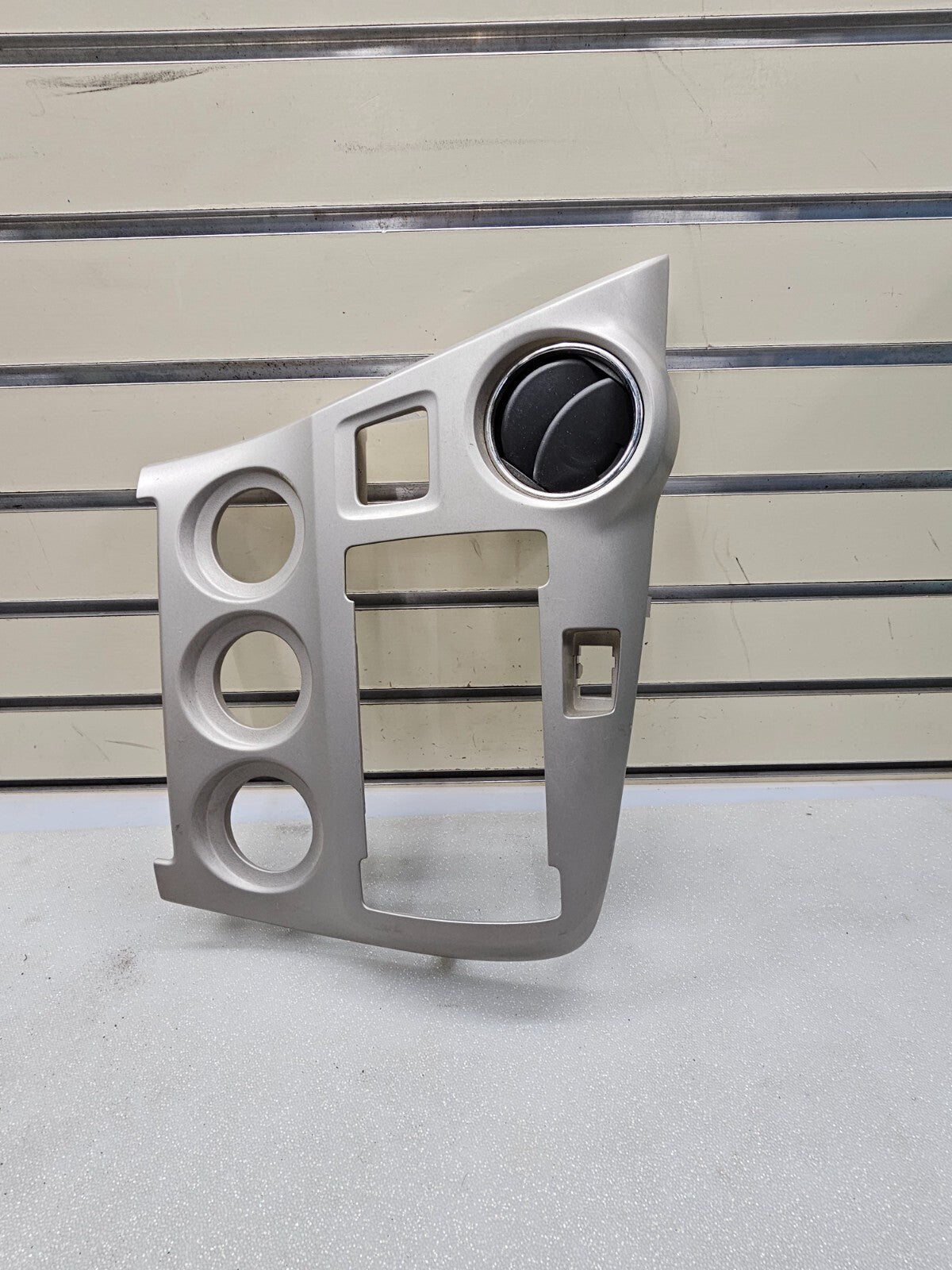 09-12 Toyota Matrix Pontiac Vibe Dash Center Stereo Radio Bezel Trim SILVER B61