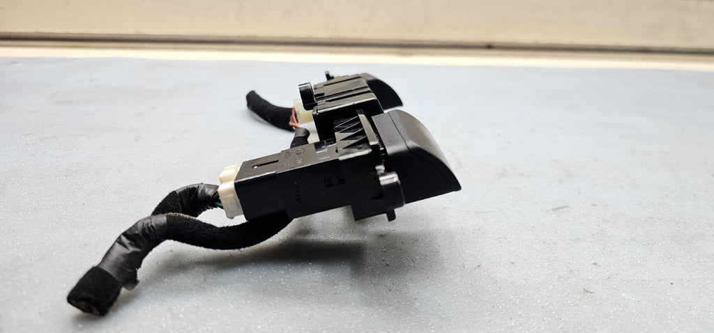 🔥05-09  Kia Sportage Dash Digital Clock HAZARD SWITCH BUTTON Unit