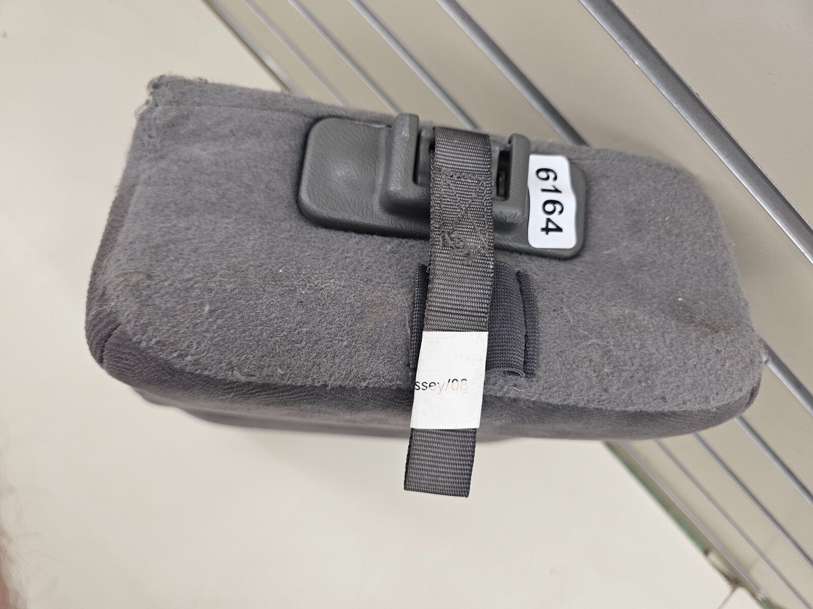 05-10 ODYSSEY 2ND ROW HEADREST CENTER CONSOLE ARM REST JUMP SEAT CLOTH GRAY OEM