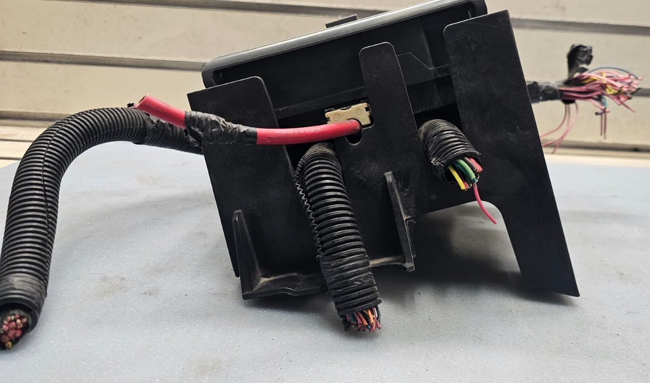 🔥10-13 Chevy Silverado GMC Sierra Fuse Box Relay Junction Power Module Unit OEM