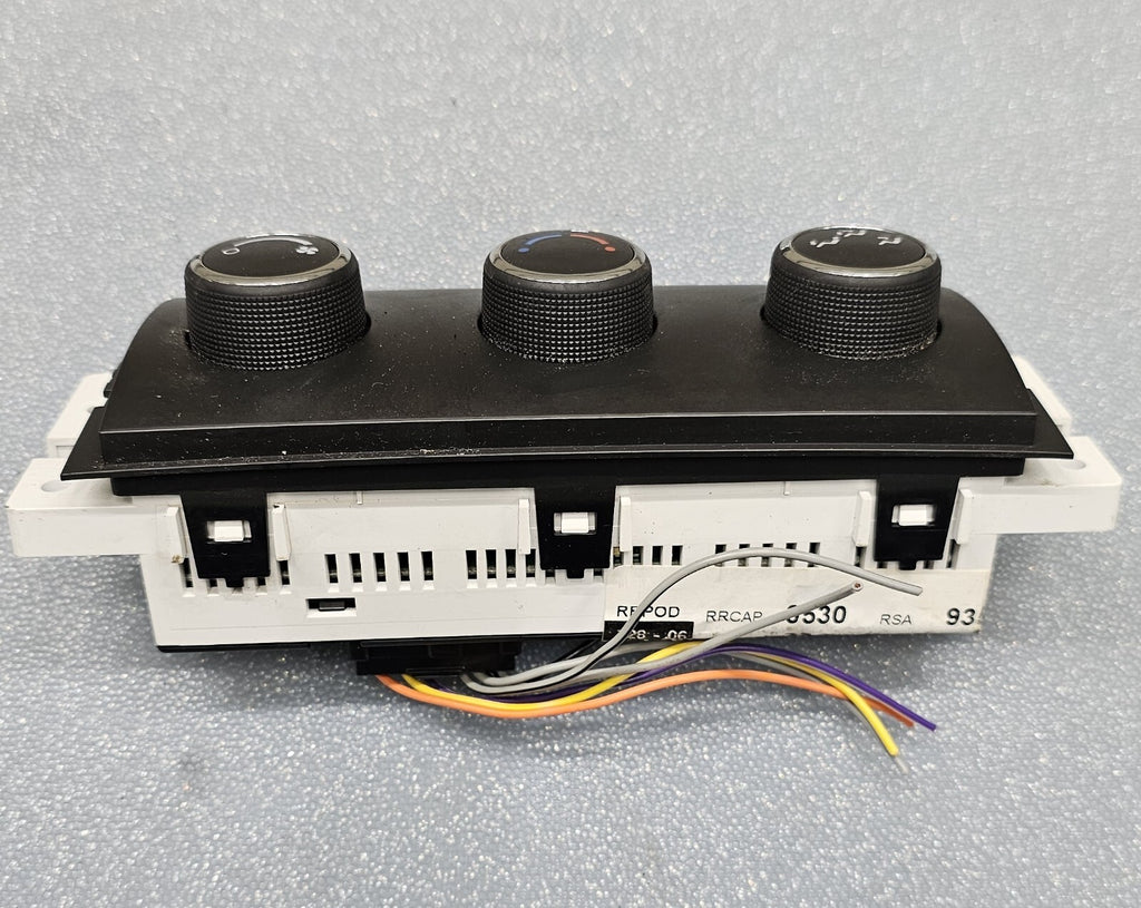 08-17 Buick Enclave Acadia Traverse Dash A/C Heater Climate Control Temperature