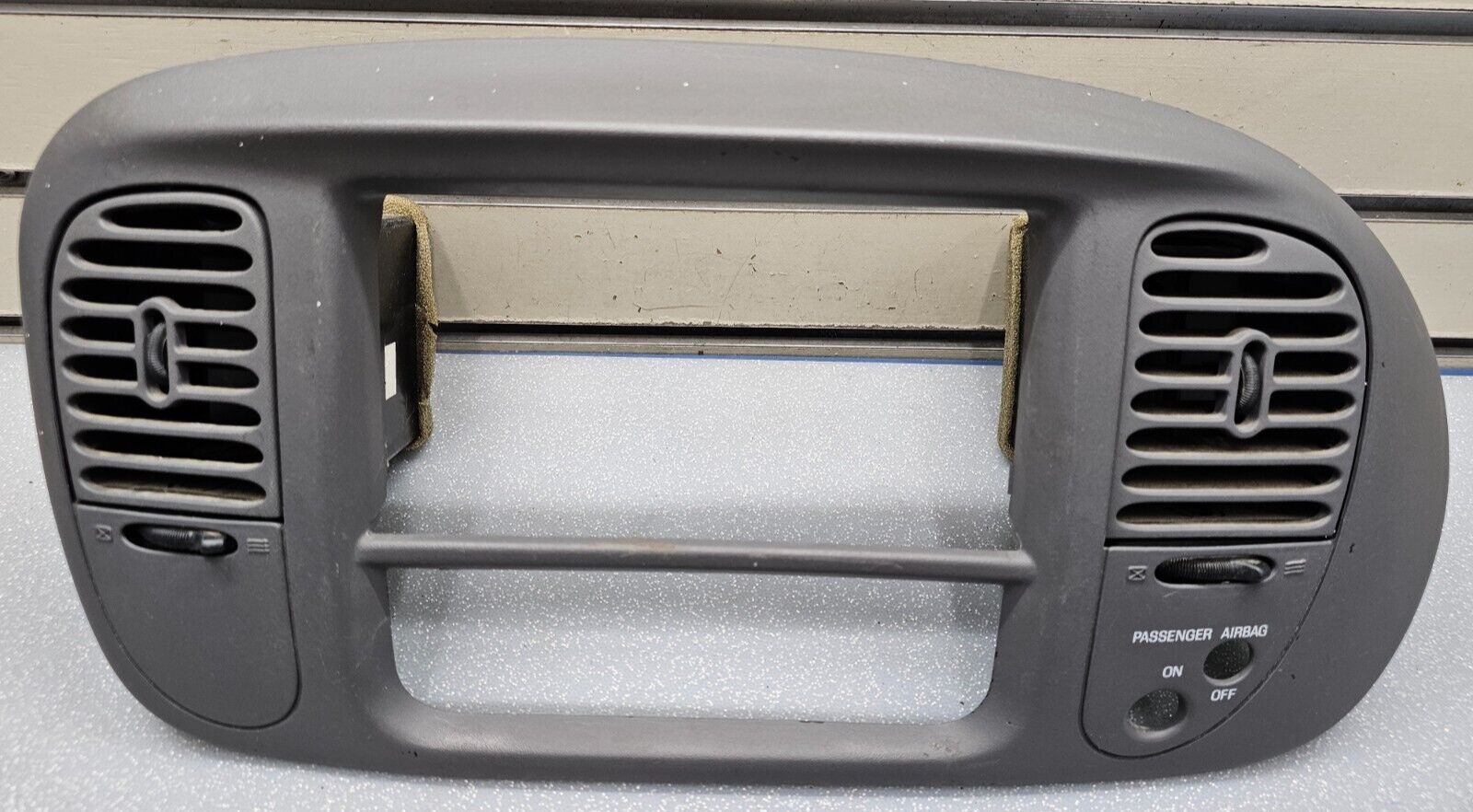 🔥97-03 Ford F150 Center Dash AM FM Radio Climate Trim Stereo BEZEL Panel Gray