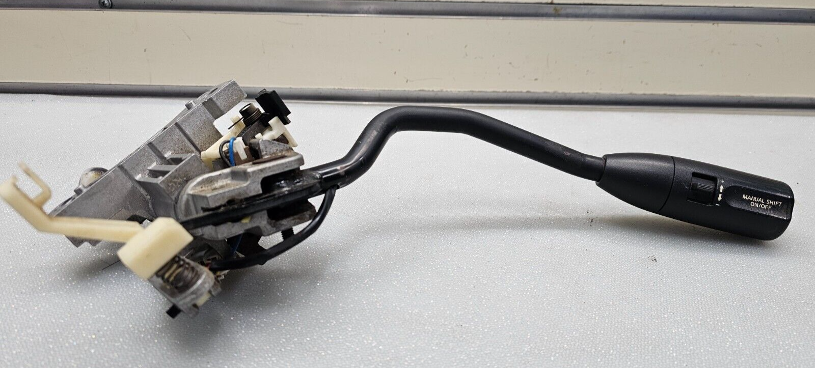 04-15NissanTitan Steering Column Automatic Shifter Assembly Transmission Control