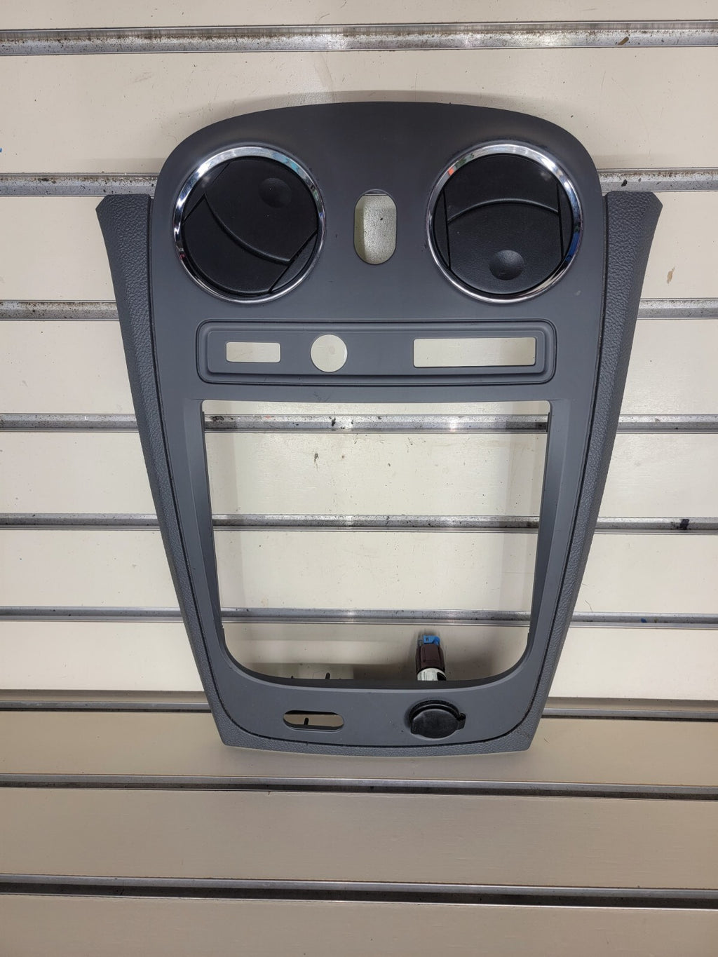 🔥2006-2011 Chevrolet HHR Center Dash Radio Trim w Vents B37 grey