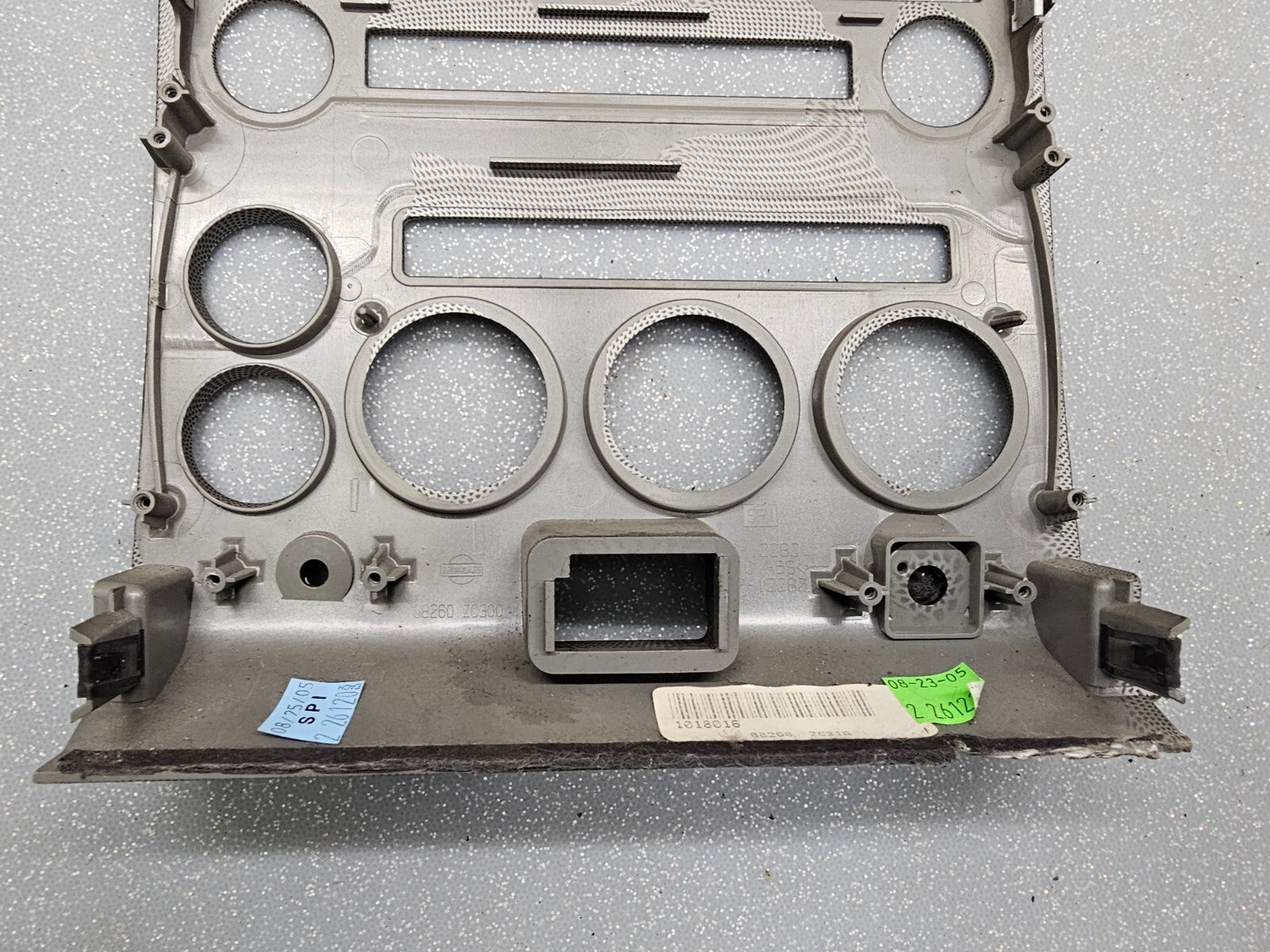 🔥04-07 NISSAN ARMADA TITAN STEREO RADIO DASH PANEL TRIM SURROUND BEZEL GRAY OEM