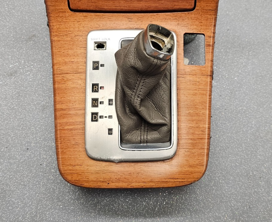 🔥05-06 Infiniti G35 Center Console Shifter Indicator Trim Woodgrain