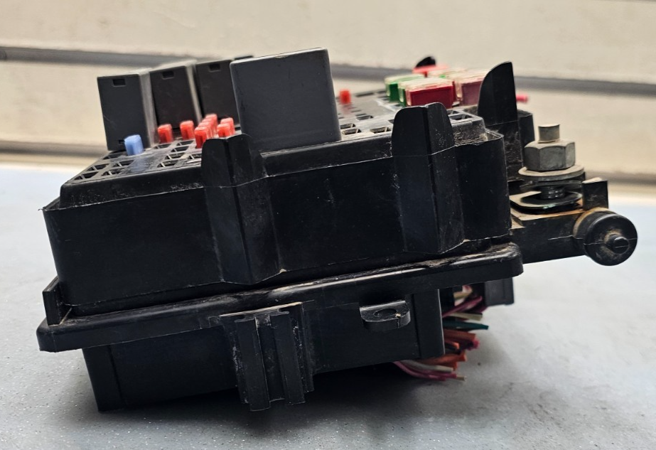 🔥03-05 Silverado Sierra Suburban PICKUP Engine Fuse Engine Wiring Harness Box