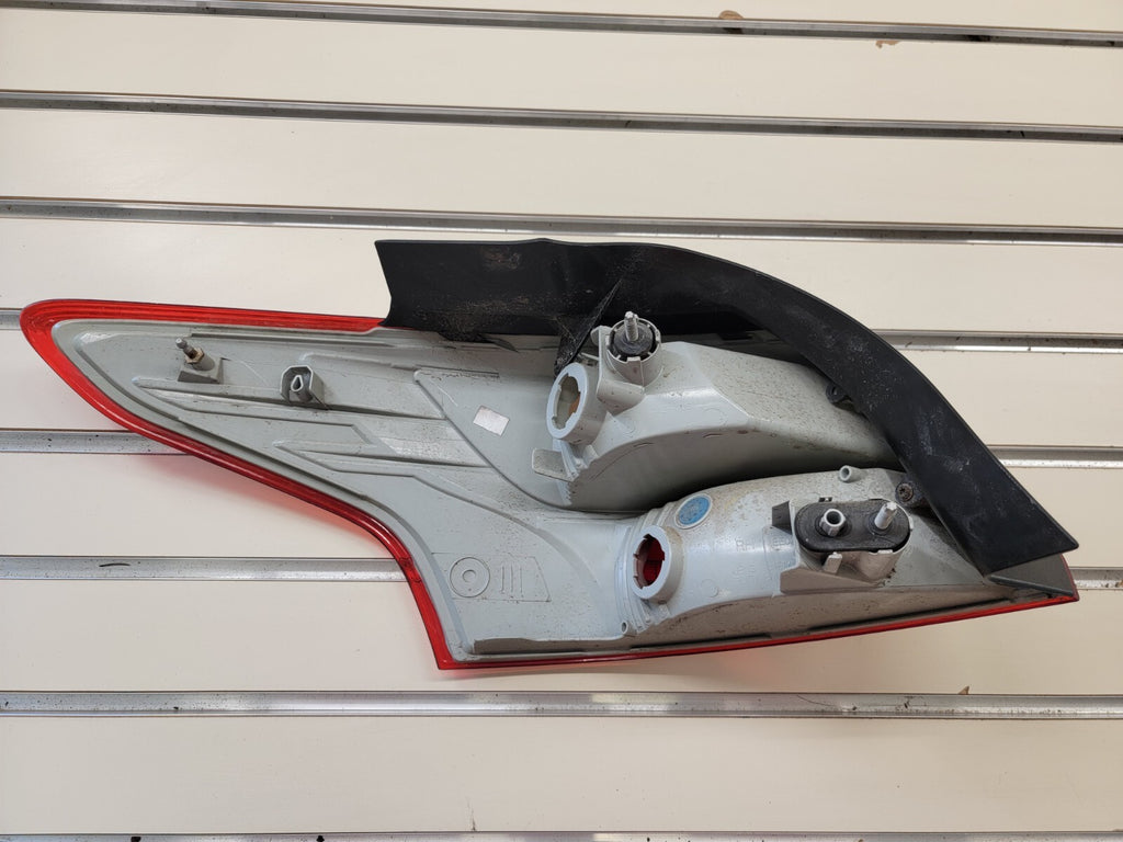 🔥12-14 Ford Focus Sedan Tail Light Lamp Right Passenger Assembly Chrome OEM