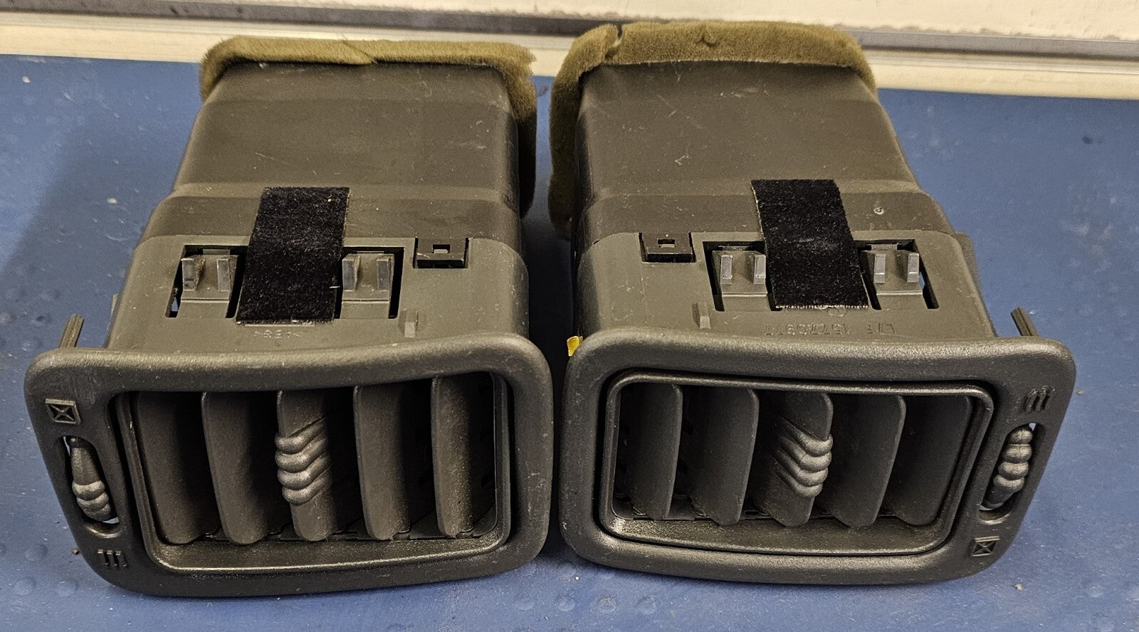🔥99-06 Silverado SIERRA Dash A/C Heater AIR VENT Passenger Right GP Q=2 VT11