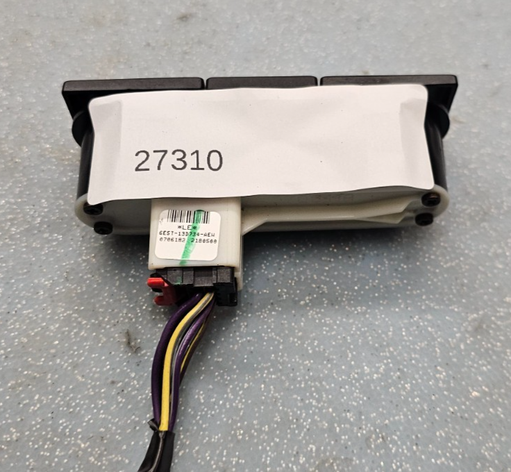 06-09 FUSION MERCURY MILAN CENTER DASH HAZARD BUTTON SWITCH PASS RADIO BEZEL