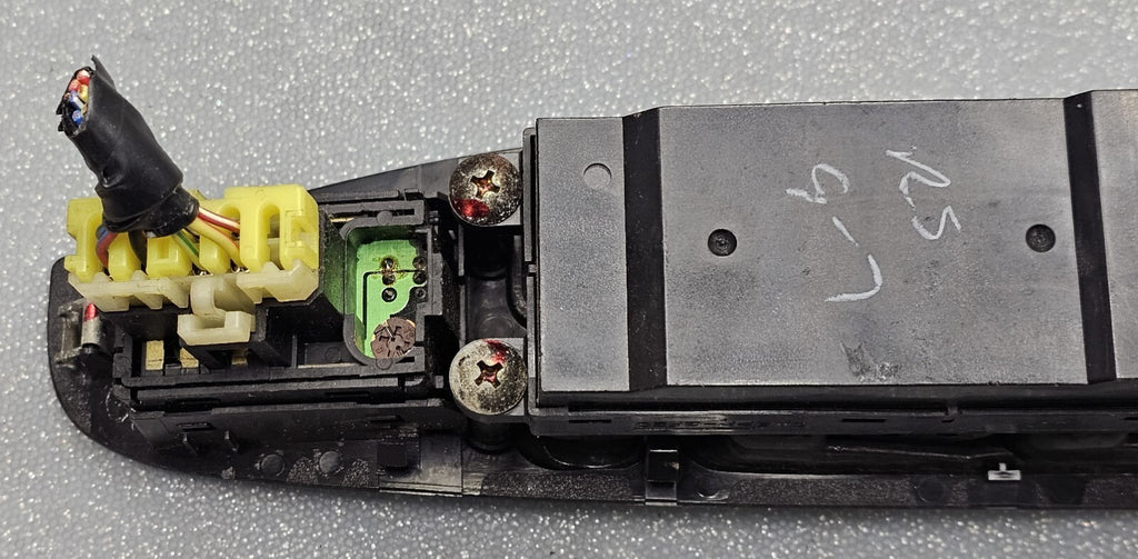 🔥00-04 Legacy Outback Left Driver Master Window Door Control Switch Bezel Black