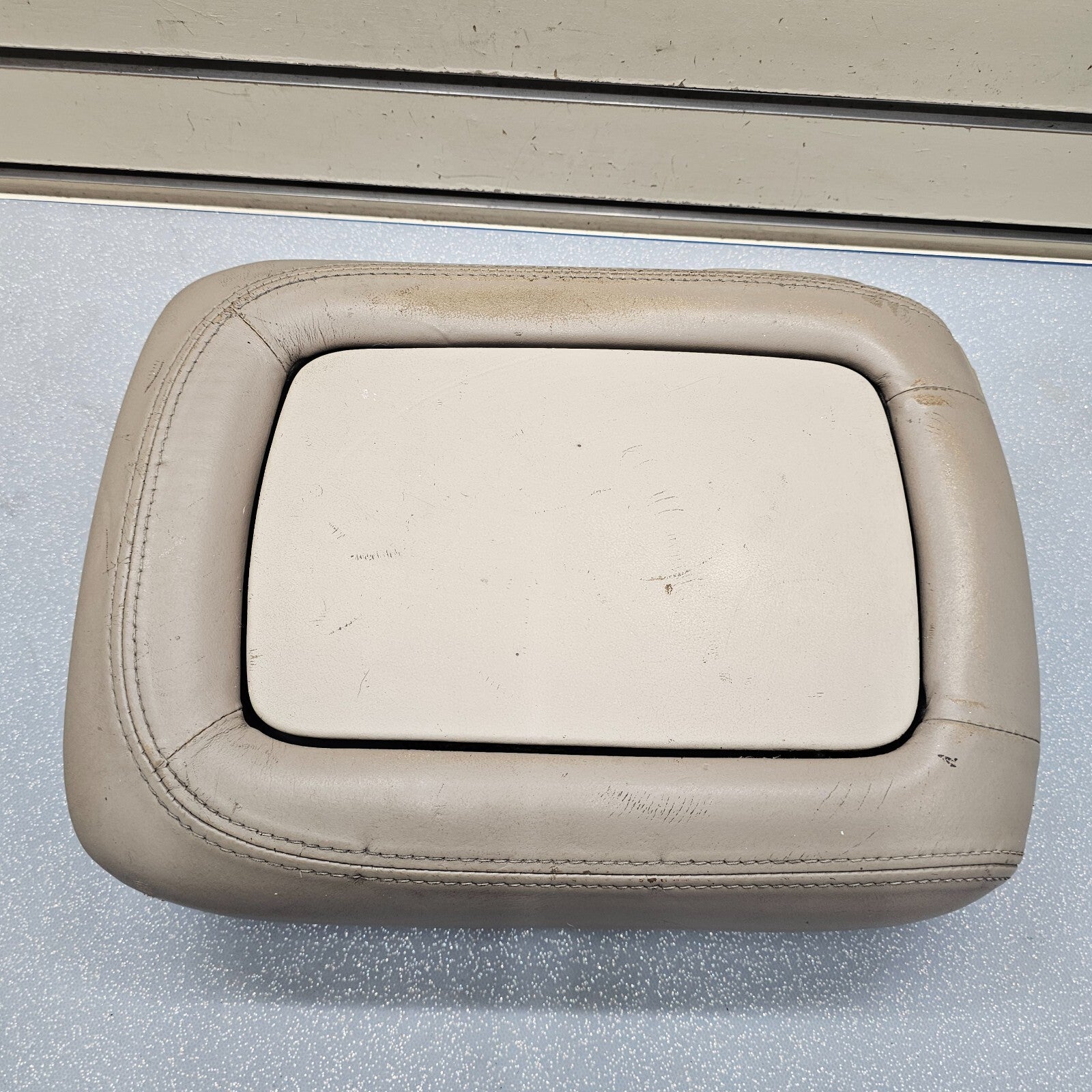 🔥01-02 Yukon Escalade Center Console Armrest Lid Cover Pad Assembly TAN L8