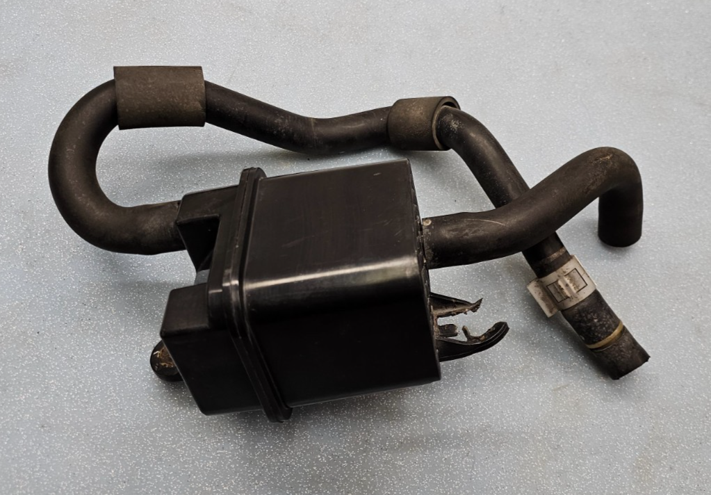 🔥98-02 ACCORD 4 CYLINDER FUEL VAPOR CHARCOAL EVAP EMMISION CANISTER ASSEMBLY