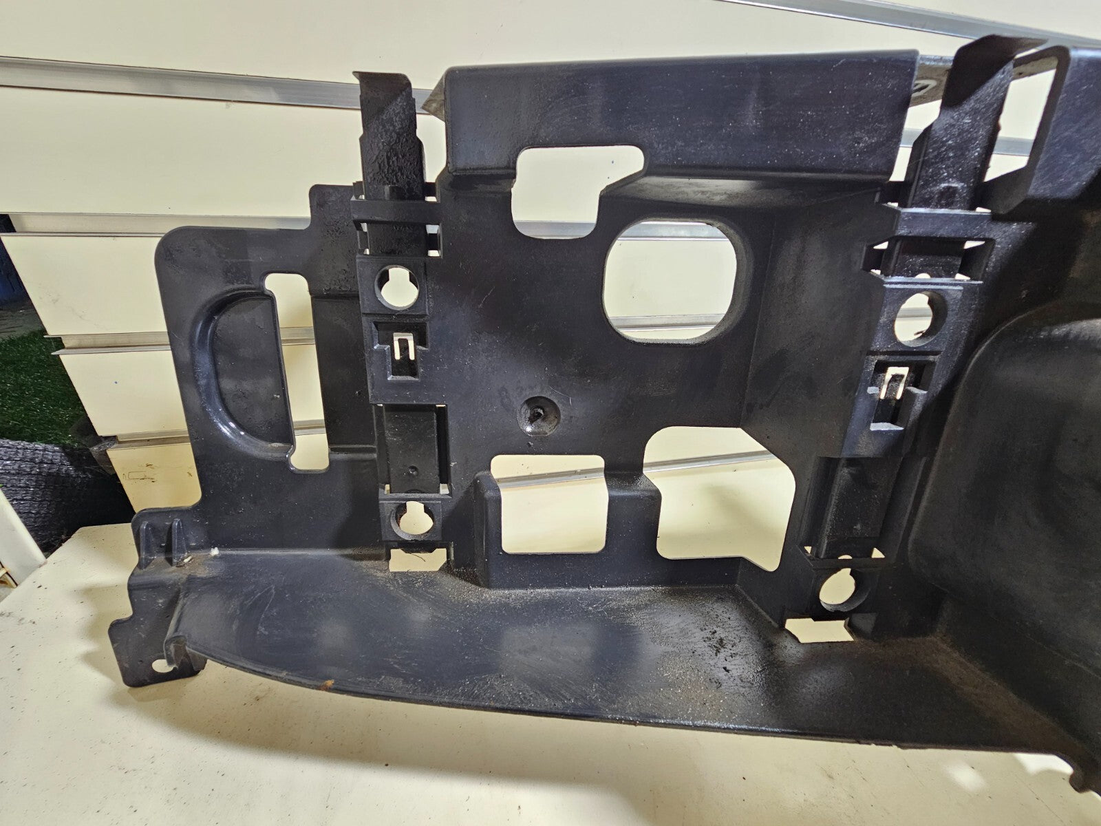 🔥04-07 Buick Rainier Front Headlight Header Panel Frame OEM
