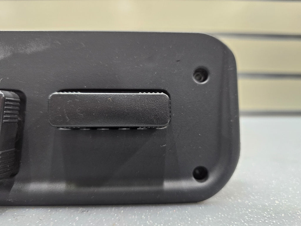 99-02 CHEVY SUBURBAN TAHOE SILVERADO 8 WAY FRONT RIGHT PASSENGER SEAT SWITCH OEM