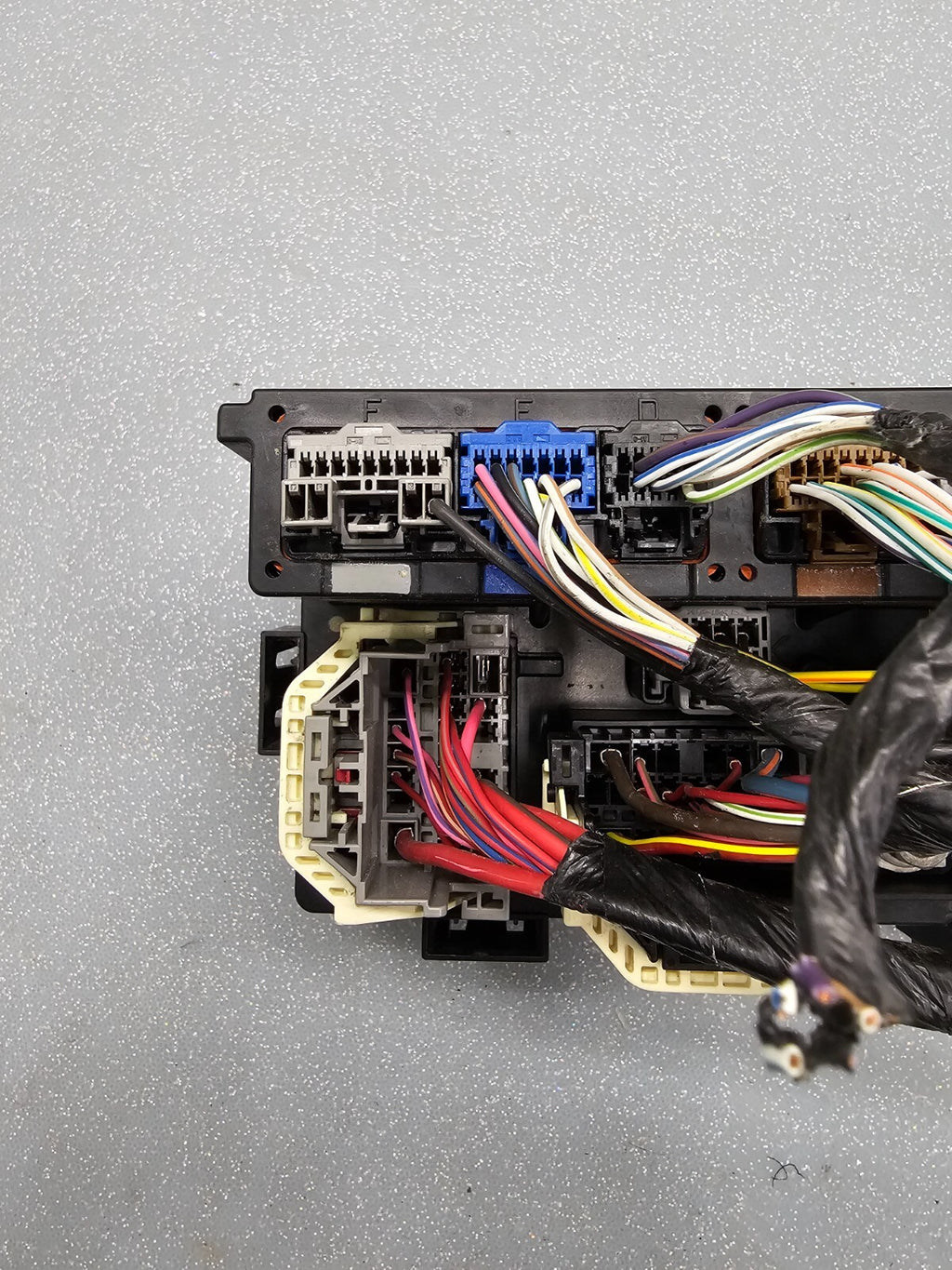 🔥2008 - 2009 CHRYSLER SEBRING / AVENGER FUSEBOX POWER RELAY TIPM MODULE BCM