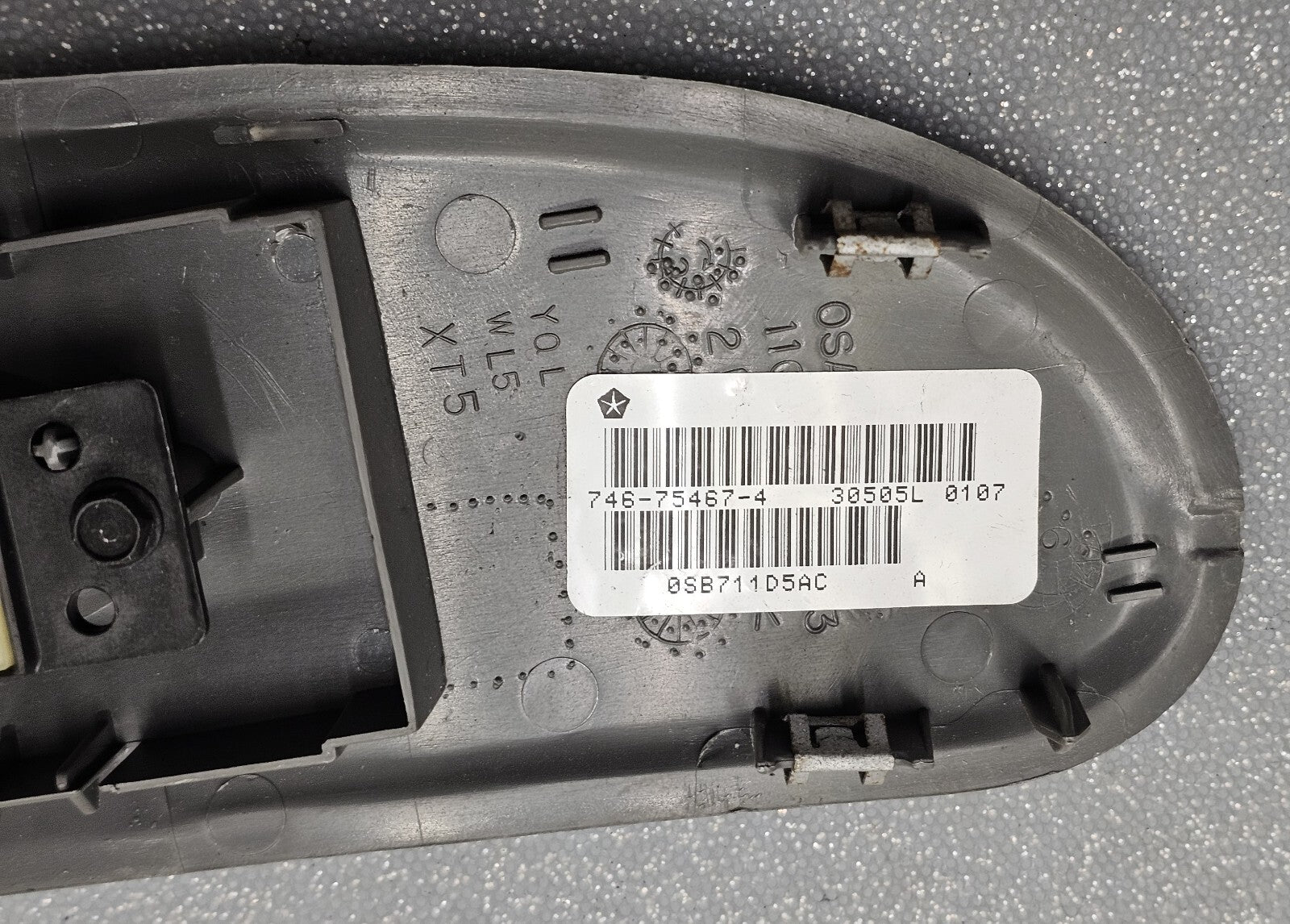 🔥01-07 Caravan Town Country Front Right Passenger Window Door Lock Switch Gray
