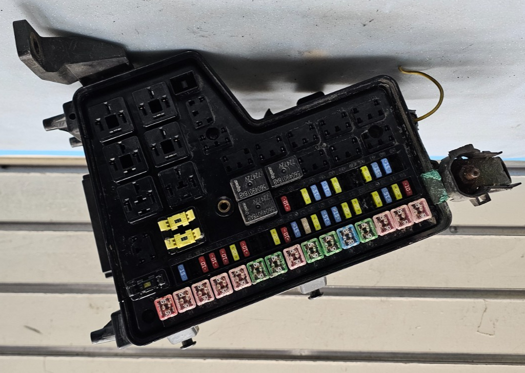🔥02-05 Dodge Ram Engine TIPM Fuse Box Junction Body Control Distribution Module
