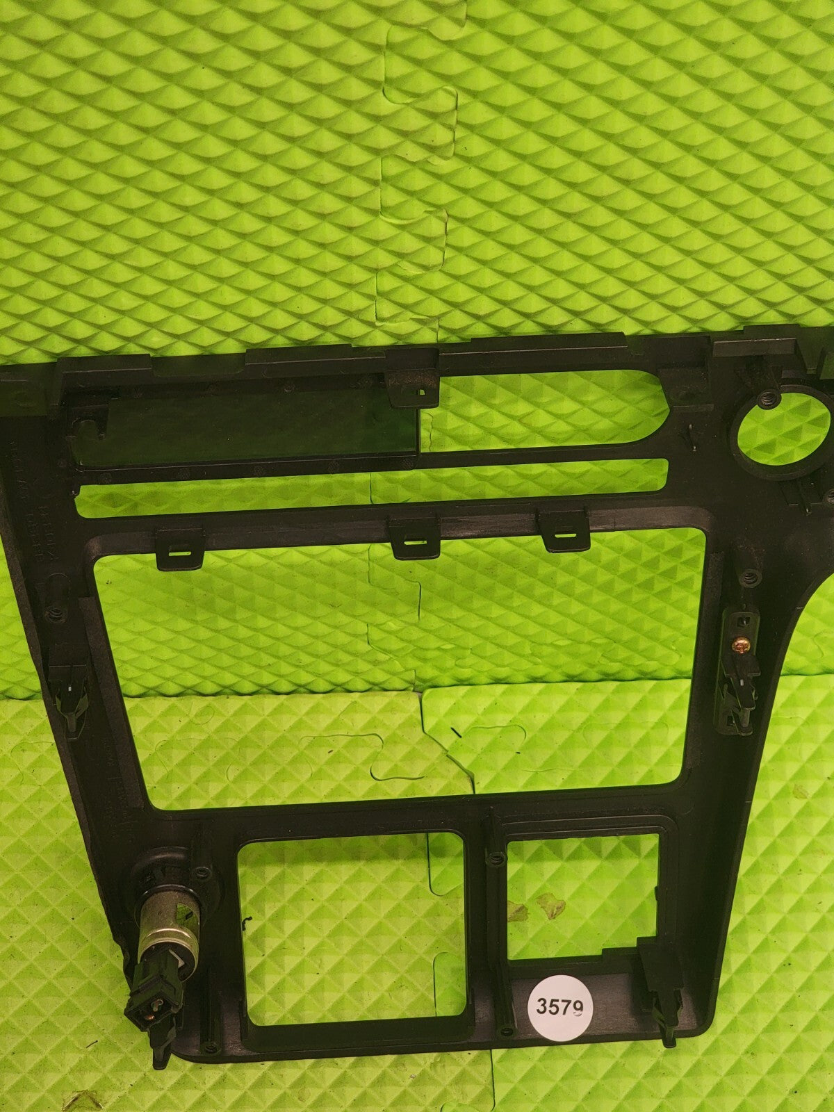 01-04 Nissan Pathfinder INFINITI QX4 Dash Radio BEZEL Center Trim BLACK B19