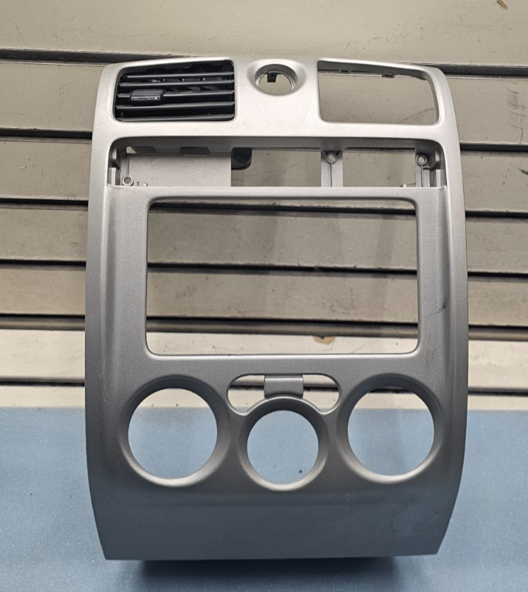 🔥2004-2012 CHEVY COLORADO GMC CANYON CENTER DASH RADIO VENT BEZEL SILVER