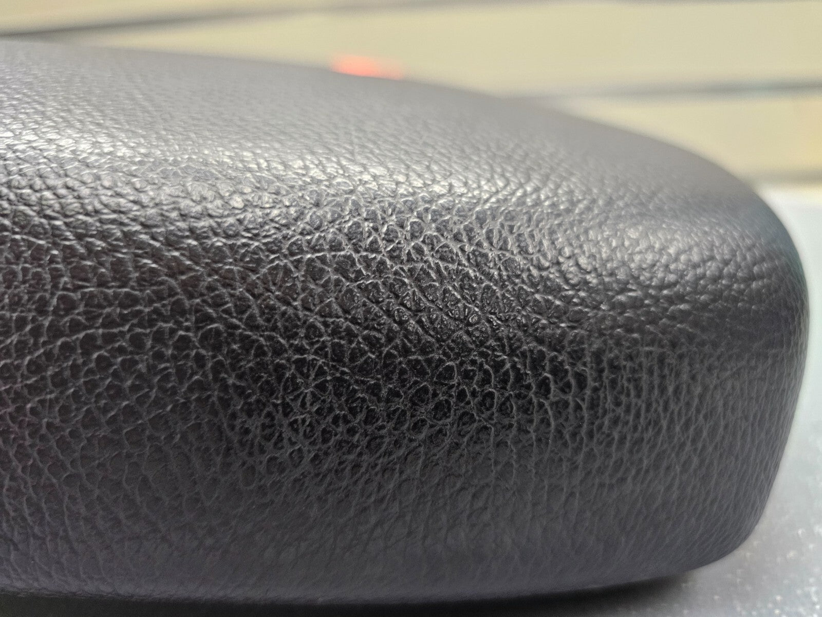 🔥10-13 Kia Sorento Console Lid Cover Leather Top Pad Armrest Assembly Black OEM