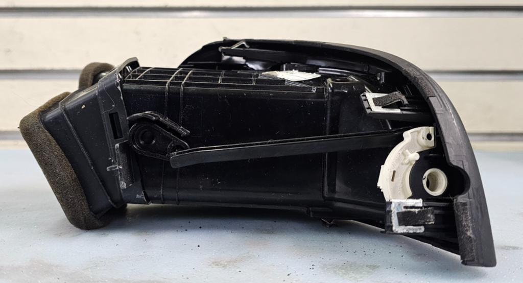 🔥10-13 KIA FORTE DASH LEFT DRIVER A/C AC AIR VENT HEATER PANEL ASSEMBLY BLACK