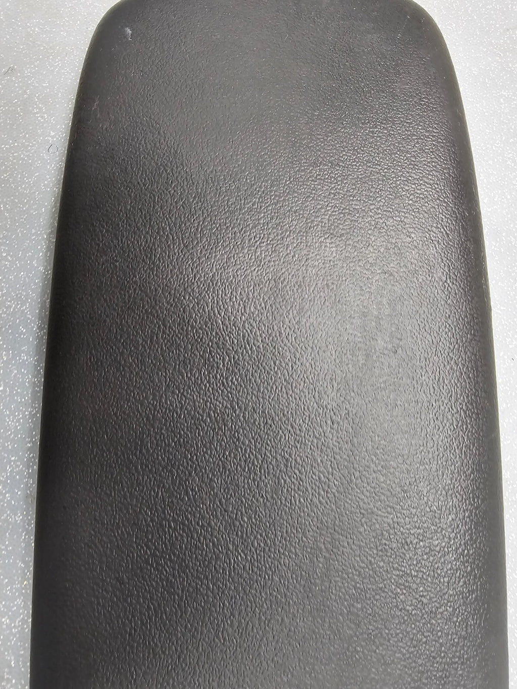 05-10 Cobalt Pontiac G5 Front Center Console Lid Arm Rest Cover Assembly Black