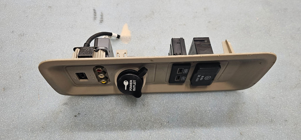 🔥13-20 Town & Country Caravan C/V Rear Power Outlet Housing W/Usb Port Panel